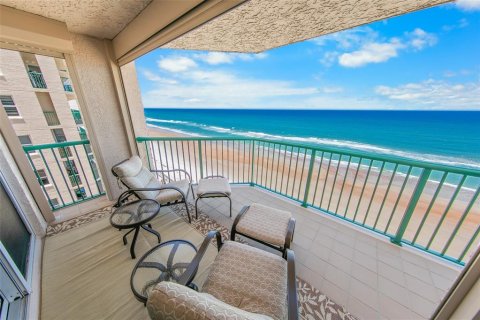 Condo in Daytona Beach, Florida, 3 bedrooms № 2152350 - photo 8