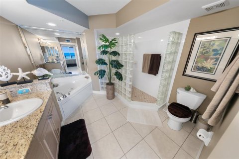 Condo in Daytona Beach, Florida, 3 bedrooms № 2152350 - photo 26