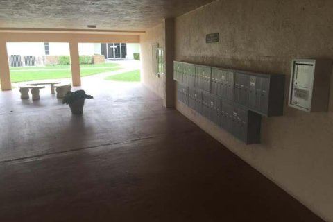 Condominio en alquiler en Palm Springs, Florida, 2 dormitorios, 76.64 m2 № 1118267 - foto 1