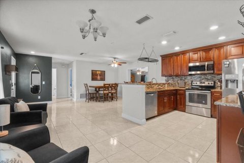 Casa en venta en Deltona, Florida, 4 dormitorios, 153.29 m2 № 1916195 - foto 8