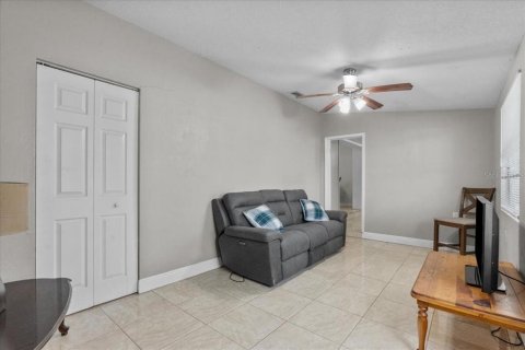 Casa en venta en Deltona, Florida, 4 dormitorios, 153.29 m2 № 1916195 - foto 21