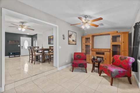 Casa en venta en Deltona, Florida, 4 dormitorios, 153.29 m2 № 1916195 - foto 18