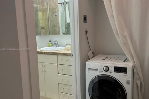 Copropriété à louer à Miami Beach, Floride: 40.88 m2 № 1979419 - photo 11