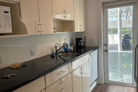 Copropriété à louer à Miami Beach, Floride: 40.88 m2 № 1979419 - photo 7