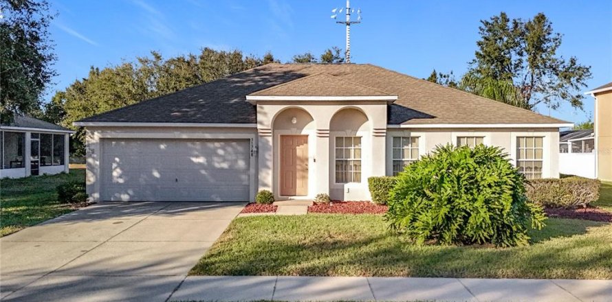 House in Leesburg, Florida 4 bedrooms, 197.79 sq.m. № 1734502