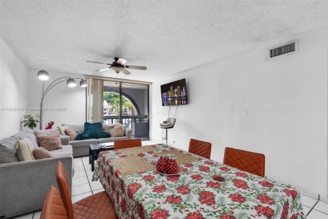 Condo in Miami, Florida, 2 bedrooms  № 1804571 - photo 9
