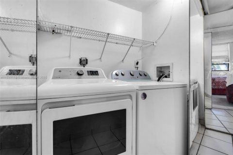 Condo in Miami, Florida, 2 bedrooms  № 1804571 - photo 15