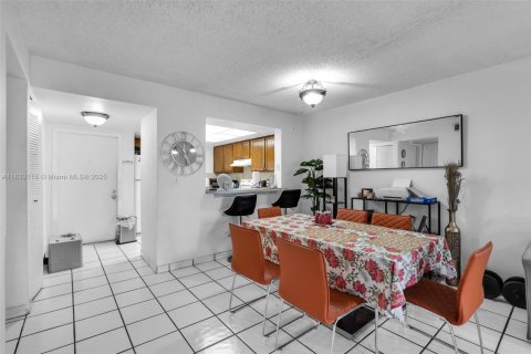 Condo in Miami, Florida, 2 bedrooms  № 1804571 - photo 4