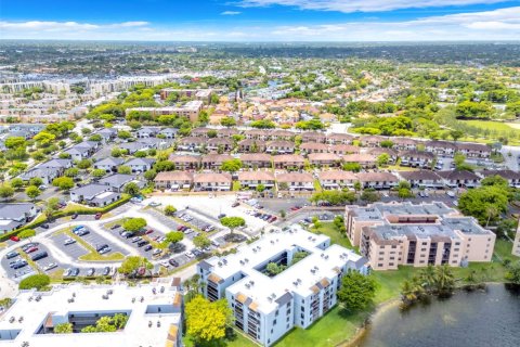 Condo in Miami, Florida, 2 bedrooms  № 1804571 - photo 25