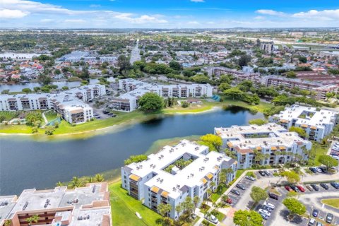 Condo in Miami, Florida, 2 bedrooms  № 1804571 - photo 21