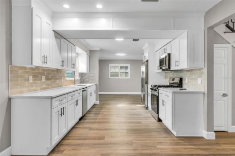 Villa ou maison à vendre à Tampa, Floride: 3 chambres, 232.44 m2 № 2205072 - photo 6