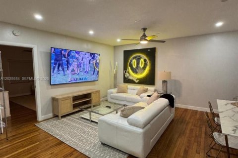 Copropriété à vendre à Miami Beach, Floride: 1 chambre, 55.74 m2 № 2154981 - photo 2