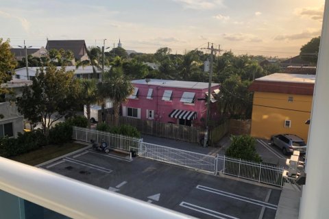 Propiedad comercial en alquiler en Lake Worth, Florida, 1 dormitorio, 71.91 m2 № 1093938 - foto 1