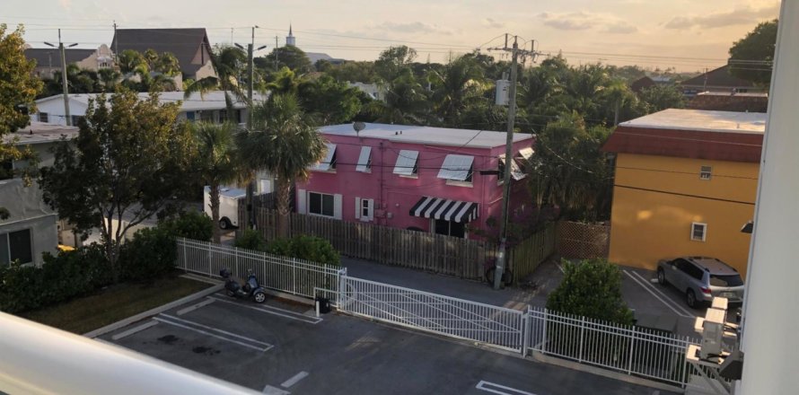 Propiedad comercial en Lake Worth, Florida 1 dormitorio, 71.91 m2 № 1093938