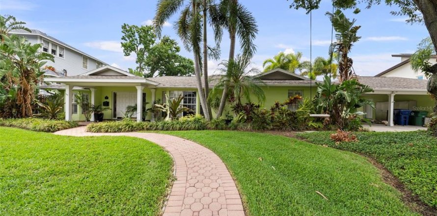 House in Tampa, Florida 5 bedrooms, 310.01 sq.m. № 1778794