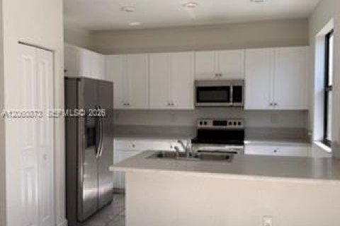Touwnhouse à louer à Homestead, Floride: 3 chambres, 124.02 m2 № 2244076 - photo 2