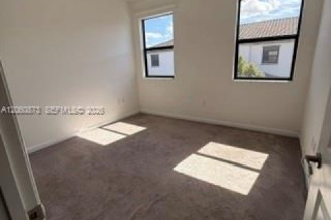 Touwnhouse à louer à Homestead, Floride: 3 chambres, 124.02 m2 № 2244076 - photo 7