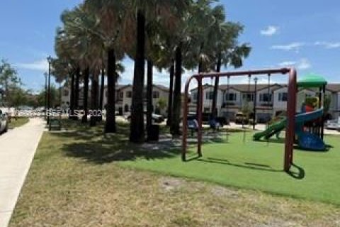 Touwnhouse à louer à Homestead, Floride: 3 chambres, 124.02 m2 № 2244076 - photo 22