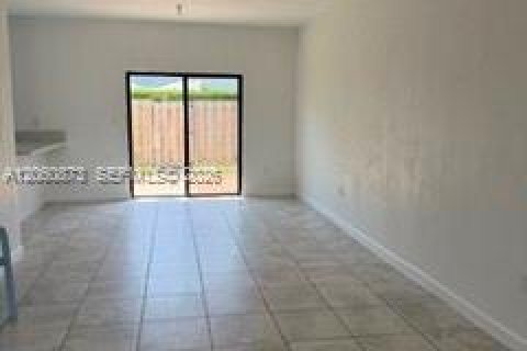 Touwnhouse à louer à Homestead, Floride: 3 chambres, 124.02 m2 № 2244076 - photo 3