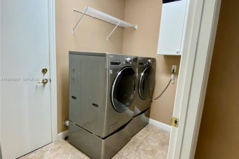 Casa en venta en Miramar, Florida, 6 dormitorios, 355.82 m2 № 2029631 - foto 13