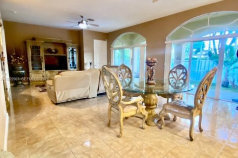 Casa en venta en Miramar, Florida, 6 dormitorios, 355.82 m2 № 2029631 - foto 18