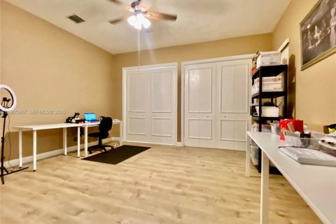 Casa en venta en Miramar, Florida, 6 dormitorios, 355.82 m2 № 2029631 - foto 24