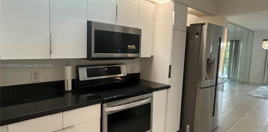 Condo in Pembroke Pines, Florida, 2 bedrooms  № 1889892