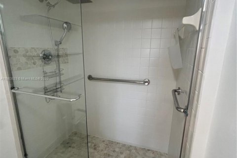 Condo in Pembroke Pines, Florida, 2 bedrooms  № 1889892 - photo 4