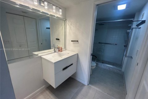 Condo in Pembroke Pines, Florida, 2 bedrooms  № 1889892 - photo 5