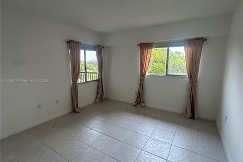 Condo in Pembroke Pines, Florida, 2 bedrooms  № 1889892 - photo 7
