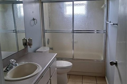 House in Leesburg, Florida 2 bedrooms, 121.33 sq.m. № 2165966 - photo 11