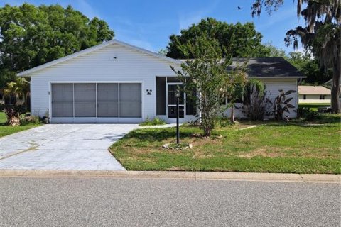 House in Leesburg, Florida 2 bedrooms, 121.33 sq.m. № 2165966