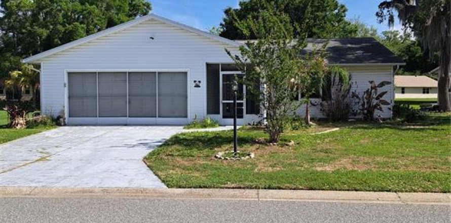 House in Leesburg, Florida 2 bedrooms, 121.33 sq.m. № 2165966
