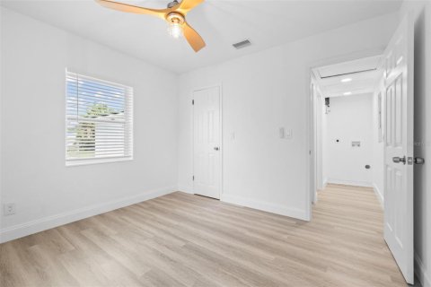 House in Saint Petersburg, Florida 3 bedrooms, 104.79 sq.m. № 2107871 - photo 26