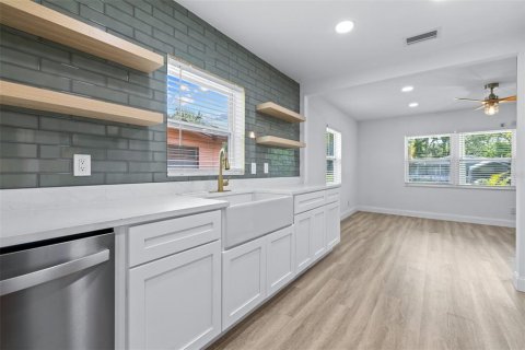 House in Saint Petersburg, Florida 3 bedrooms, 104.79 sq.m. № 2107871 - photo 16