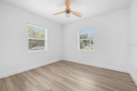 House in Saint Petersburg, Florida 3 bedrooms, 104.79 sq.m. № 2107871 - photo 30