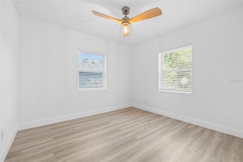 House in Saint Petersburg, Florida 3 bedrooms, 104.79 sq.m. № 2107871 - photo 25
