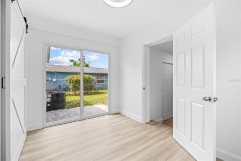 House in Saint Petersburg, Florida 3 bedrooms, 104.79 sq.m. № 2107871 - photo 18