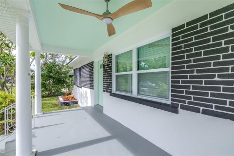 House in Saint Petersburg, Florida 3 bedrooms, 104.79 sq.m. № 2107871 - photo 7