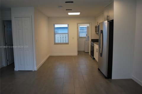 Propiedad comercial en venta en Oakland Park, Florida, 157.93 m2 № 1891705 - foto 4