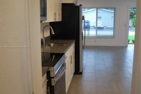 Commercial property in Oakland Park, Florida 157.93 sq.m. № 1891705 - photo 9