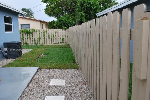 Commercial property in Oakland Park, Florida 157.93 sq.m. № 1891705 - photo 5