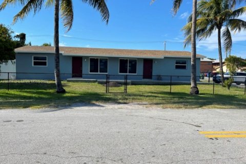 Propiedad comercial en venta en Oakland Park, Florida, 157.93 m2 № 1891705 - foto 2