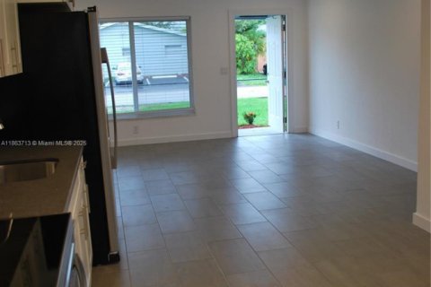 Commercial property in Oakland Park, Florida 157.93 sq.m. № 1891705 - photo 8