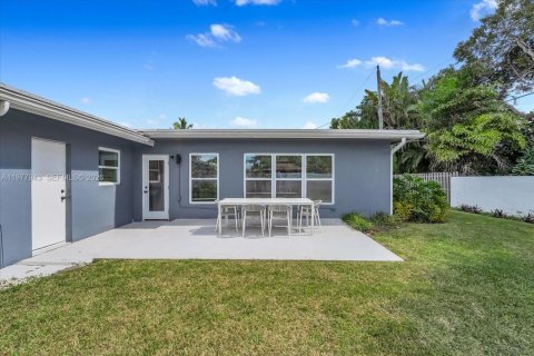 House in Wilton Manors, Florida 3 bedrooms, 152.36 sq.m. № 2053096 - photo 23