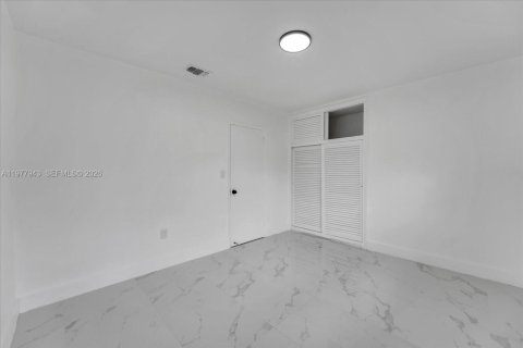 House in Wilton Manors, Florida 3 bedrooms, 152.36 sq.m. № 2053096 - photo 17