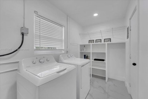 House in Wilton Manors, Florida 3 bedrooms, 152.36 sq.m. № 2053096 - photo 21