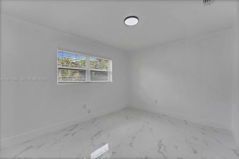 House in Wilton Manors, Florida 3 bedrooms, 152.36 sq.m. № 2053096 - photo 16