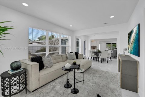 House in Wilton Manors, Florida 3 bedrooms, 152.36 sq.m. № 2053096 - photo 10