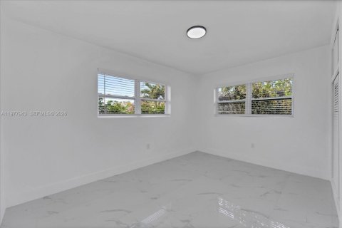 House in Wilton Manors, Florida 3 bedrooms, 152.36 sq.m. № 2053096 - photo 19